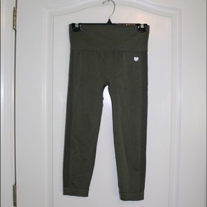 olive green cropped leggings